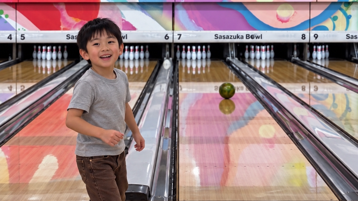 ボウリング場で指導者と笑顔で話す子どもたち